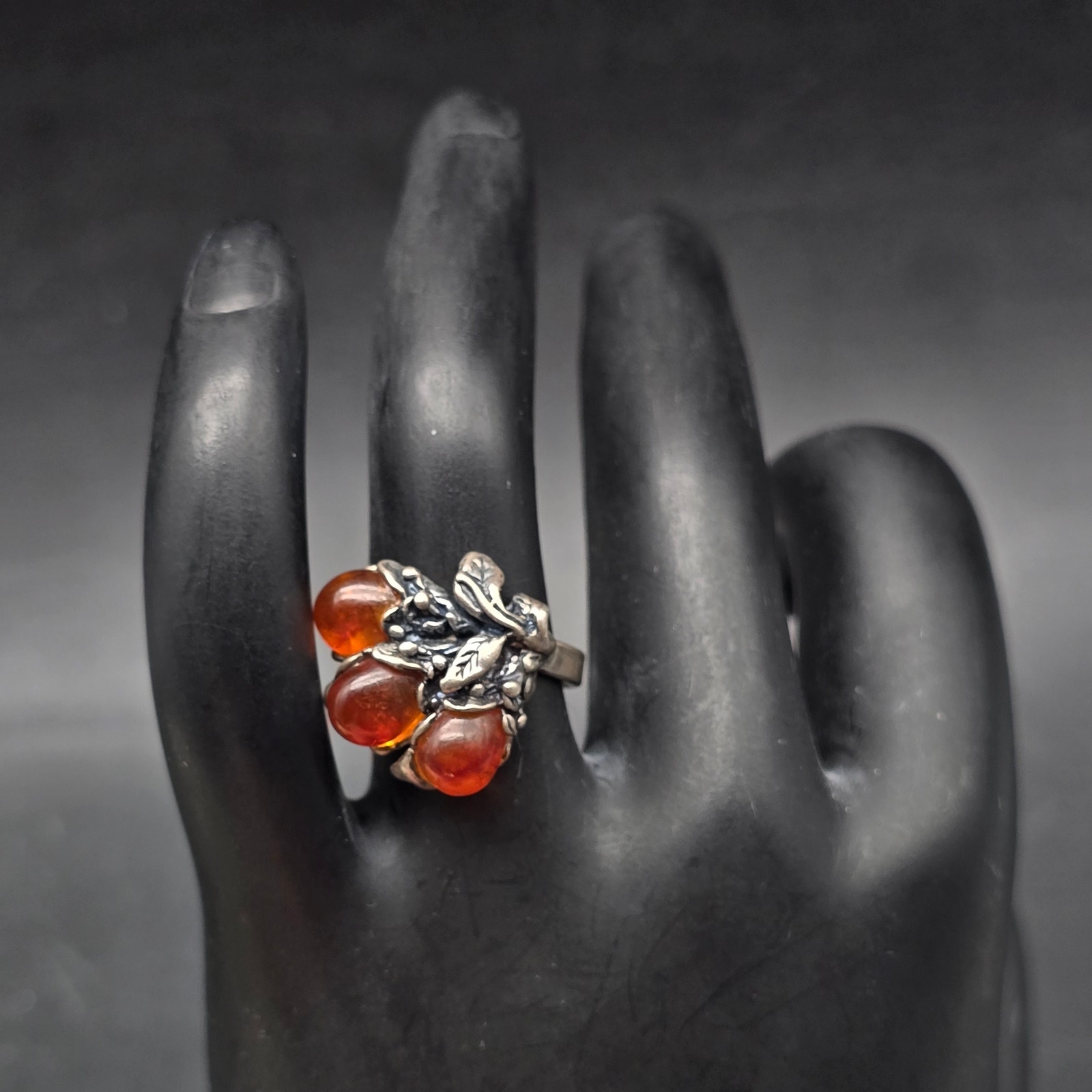 Sterling Silver Amber Grape Ring Size 5 65$